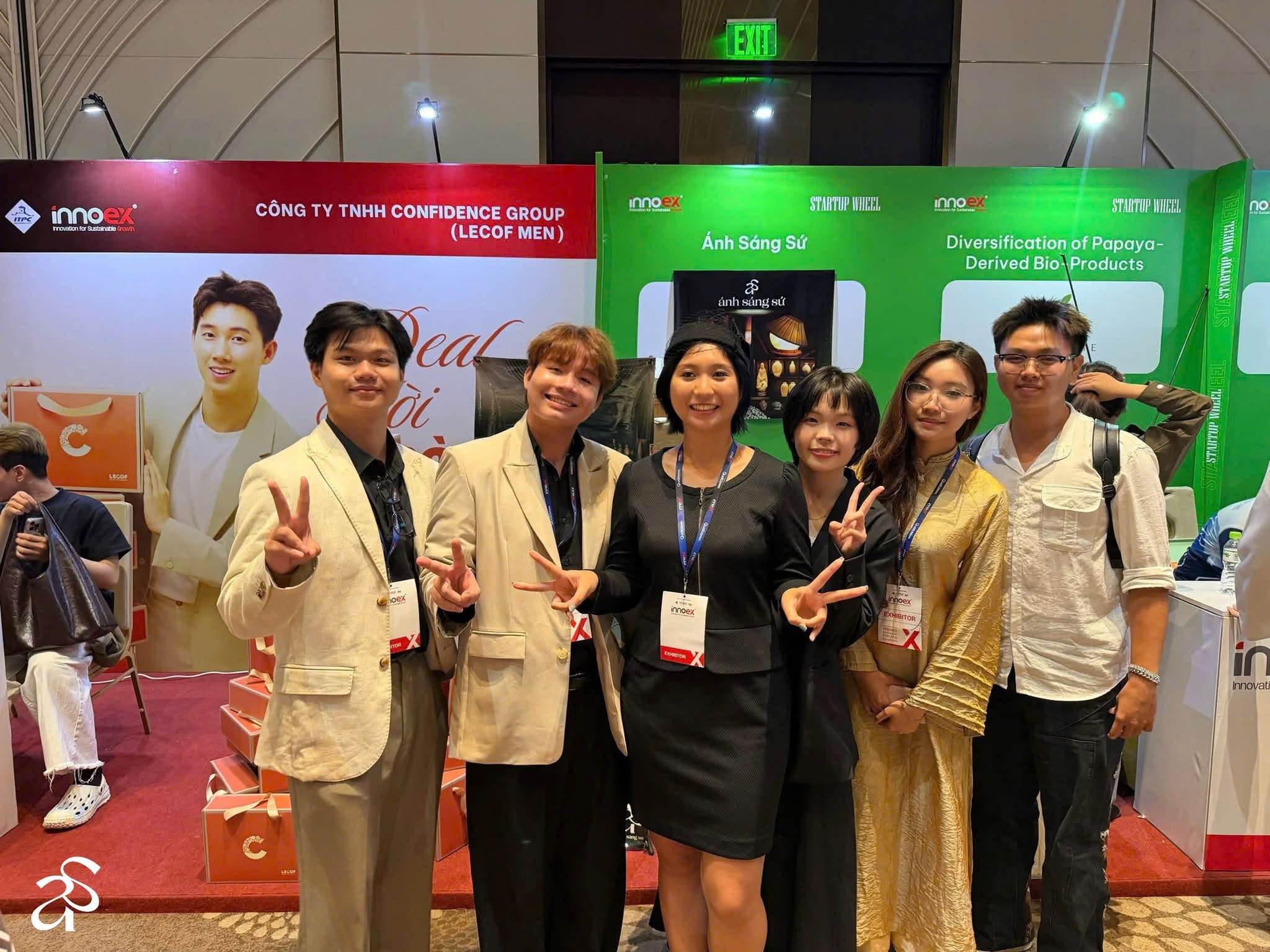Đội dự án Ánh Sáng Sứ tại INNOEX 2026